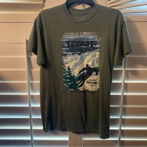 Men’s Medium Utah Skiing Tshirt Good Condition